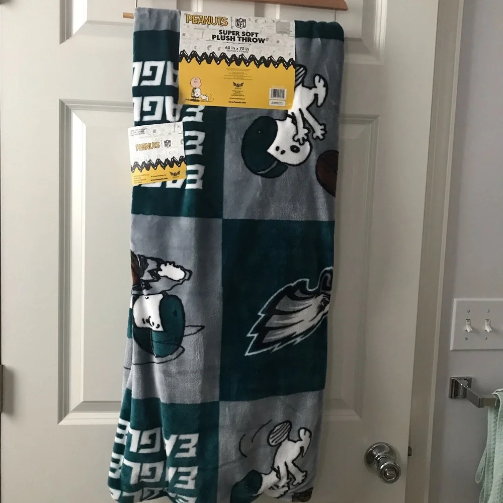 Snoopy/Eagles Super Soft Plush Throw